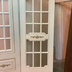 درب سفید کلاسیک شیشهکاری تزئینی و نقش طلایی لوکس کد 30314 3 Classic white Atria door 1 | فانوس دیزاین تولید کننده انواع درب اتاق ، ضد سرقت، درب ورودی و ضد آل