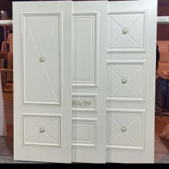 درب MDF سفید کلاسیک سهقاب مدل رز برجسته کد 30281 3 Classic white MDF door with three frames | فانوس دیزاین تولید کننده انواع درب اتاق ، ضد سرقت، درب ورودی و ضد آل