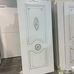 درب کلاسیک سفید با نقش برجسته گلدار کد 30326 3 Classic white door with floral relief 1 | فانوس دیزاین تولید کننده انواع درب اتاق ، ضد سرقت، درب ورودی و ضد آل