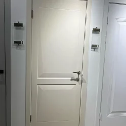 درب داخلی سفید مدل کلاسیک با پنل مستطیلی