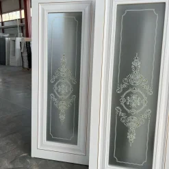 Classic white room door with engraved 8 | فانوس دیزاین تولید کننده انواع درب اتاق ، ضد سرقت، درب ورودی و ضد آل