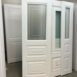 درب اتاقی کلاسیک سفید با شیشه مات طرح قاب‌لمه‌ای