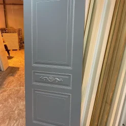 درب‌ داخلی با رنگ طوسی مات و قاب‌کاری برجسته کد 30723