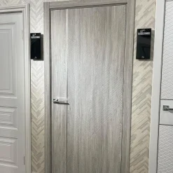 درب داخلی با بافت هندسی برجسته