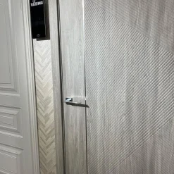 درب داخلی با بافت هندسی برجسته
