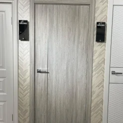 درب داخلی با بافت هندسی برجسته