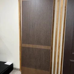 درب تمام چوب شیار‌دار مدل لاین