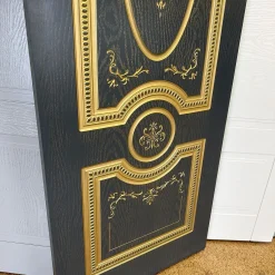 درب لوکس مشکی با تزئینات طلایی مدل کلاسیک سلطنتی کد 30567