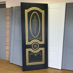 درب لوکس مشکی با تزئینات طلایی مدل کلاسیک سلطنتی کد 30567