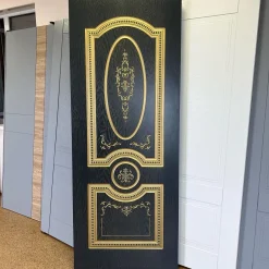 درب لوکس مشکی با تزئینات طلایی مدل کلاسیک سلطنتی کد 30567