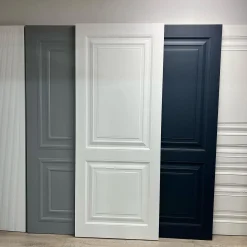 درب MDF کلاسیک با قاب برجسته در رنگهای سفید، طوسی و سورمهای کد 30298 9 Luxury neoclassical model 3 | فانوس دیزاین تولید کننده انواع درب اتاق ، ضد سرقت، درب ورودی و ضد آل