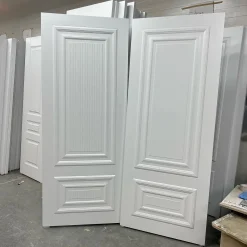 درب اتاقی سفید مدل کلاسیک با پنل برجسته