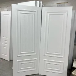 درب اتاقی سفید مدل کلاسیک با پنل برجسته