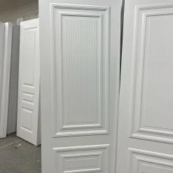 درب اتاقی سفید مدل کلاسیک با پنل برجسته