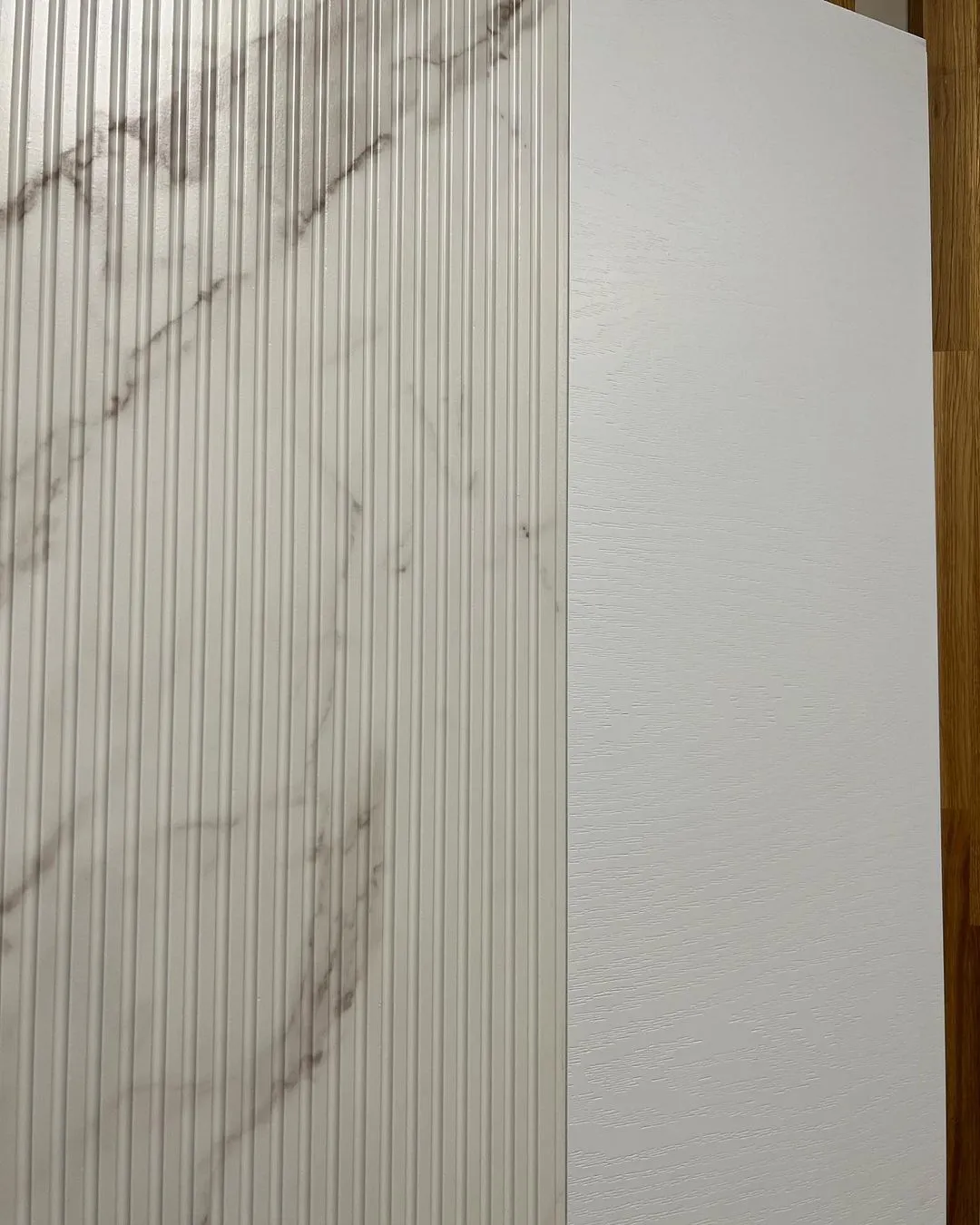 درب مدرن سفید با نوار سنگ مرمر کد 30550 3 درب مدرن سفید با نوار سنگ مرمر کد 30550 - Image 3