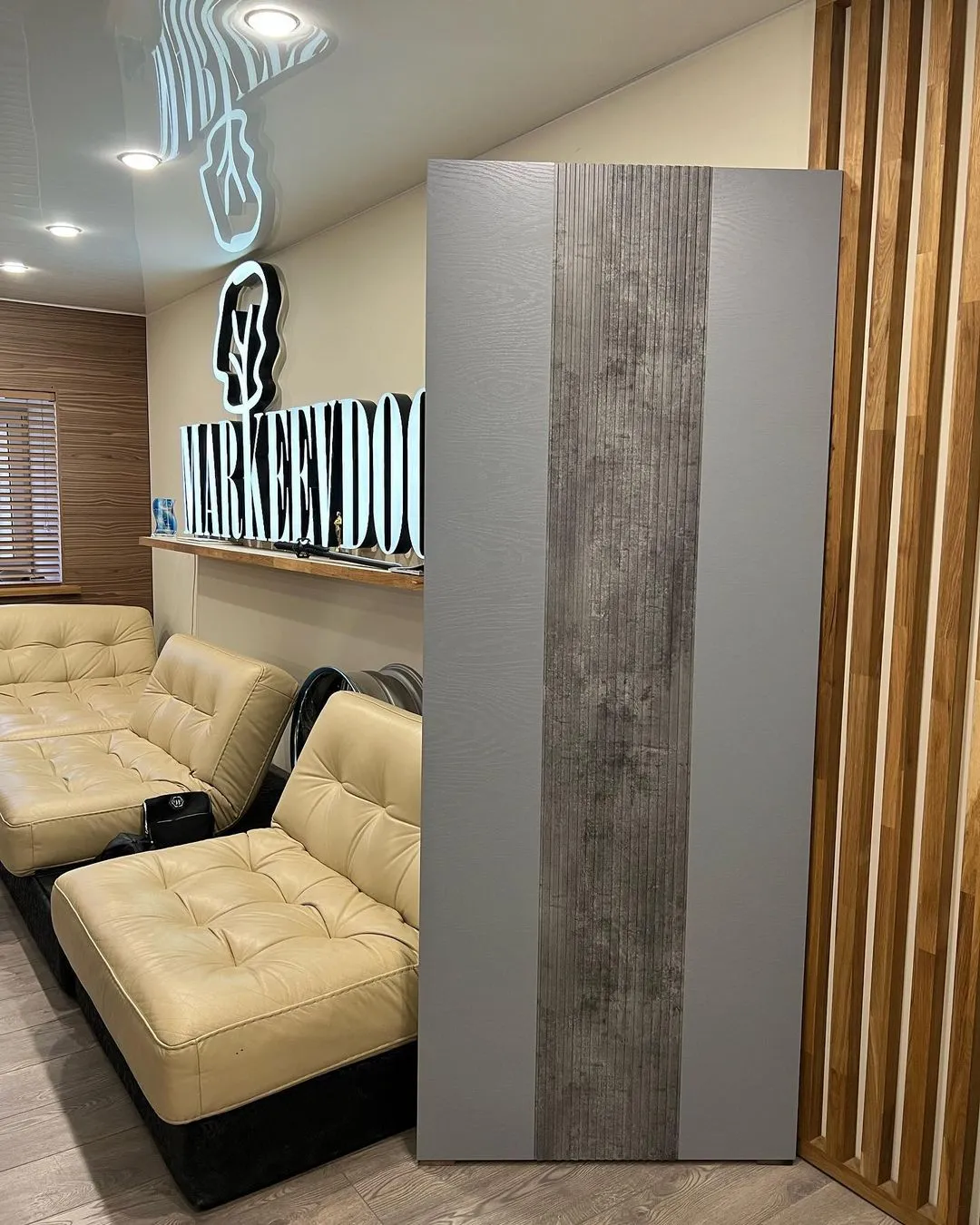 درب مدرن مدل مارکین با نوار بافتدار مرکزی کد 30549 2 درب مدرن مدل مارکین با نوار بافتدار مرکزی