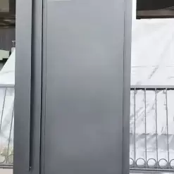 درب حیاط آهنی مدرن مشکی مدل مینیمال با رنگ الکترواستاتیک - کد 30164 7 Modern black iron courtyard door 6 | فانوس دیزاین تولید کننده انواع درب اتاق ، ضد سرقت، درب ورودی و ضد آل