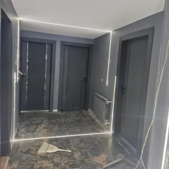 درب اتاقی مشکی مدرن با خطوط عمودی و فریم تیره کد 30424