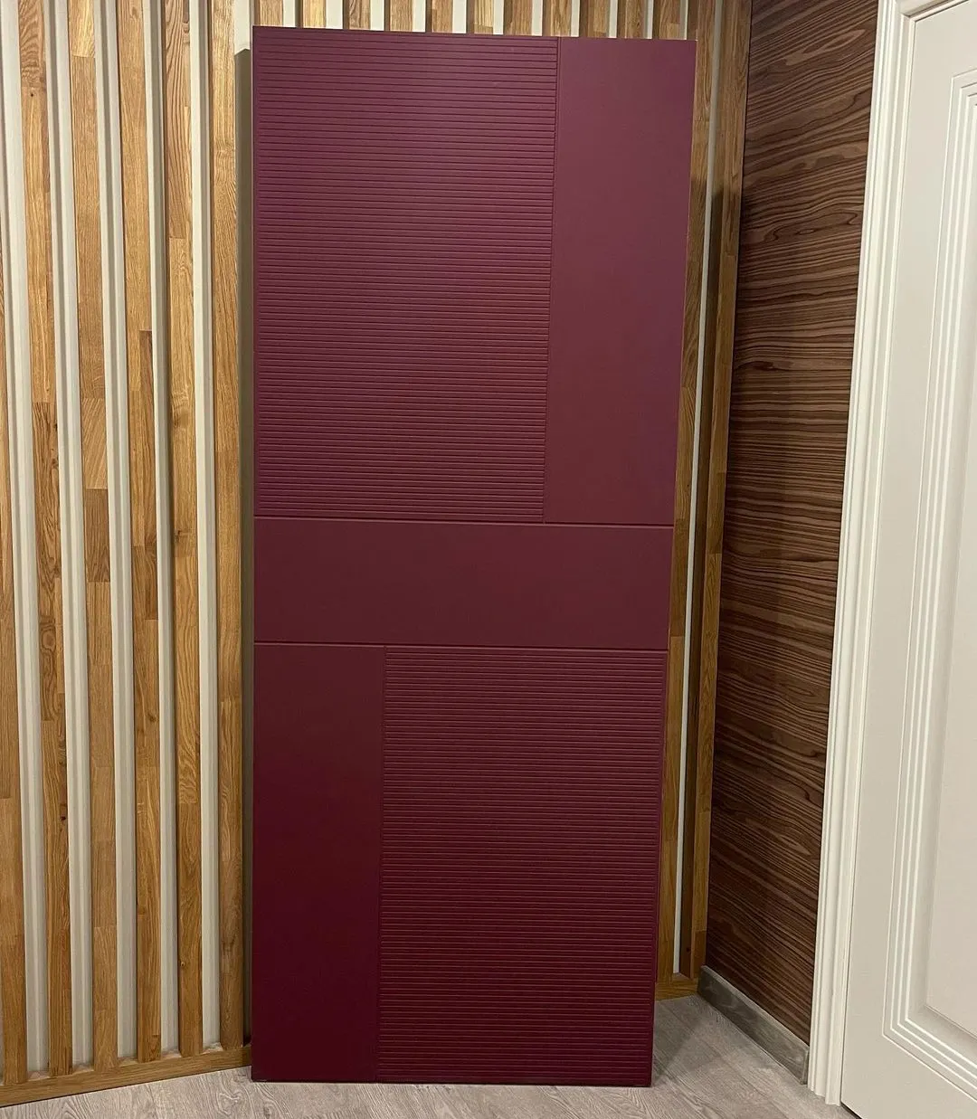 درب مدرن زرشکی شیاردار کد 30654 4 درب مدرن زرشکی شیاردار کد 30654 - Image 4