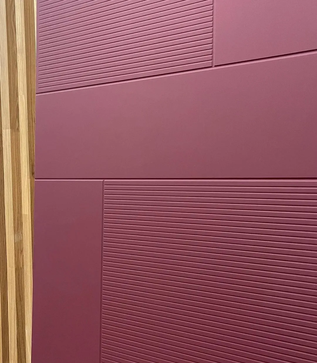 درب مدرن زرشکی شیاردار کد 30654 3 درب مدرن زرشکی شیاردار کد 30654