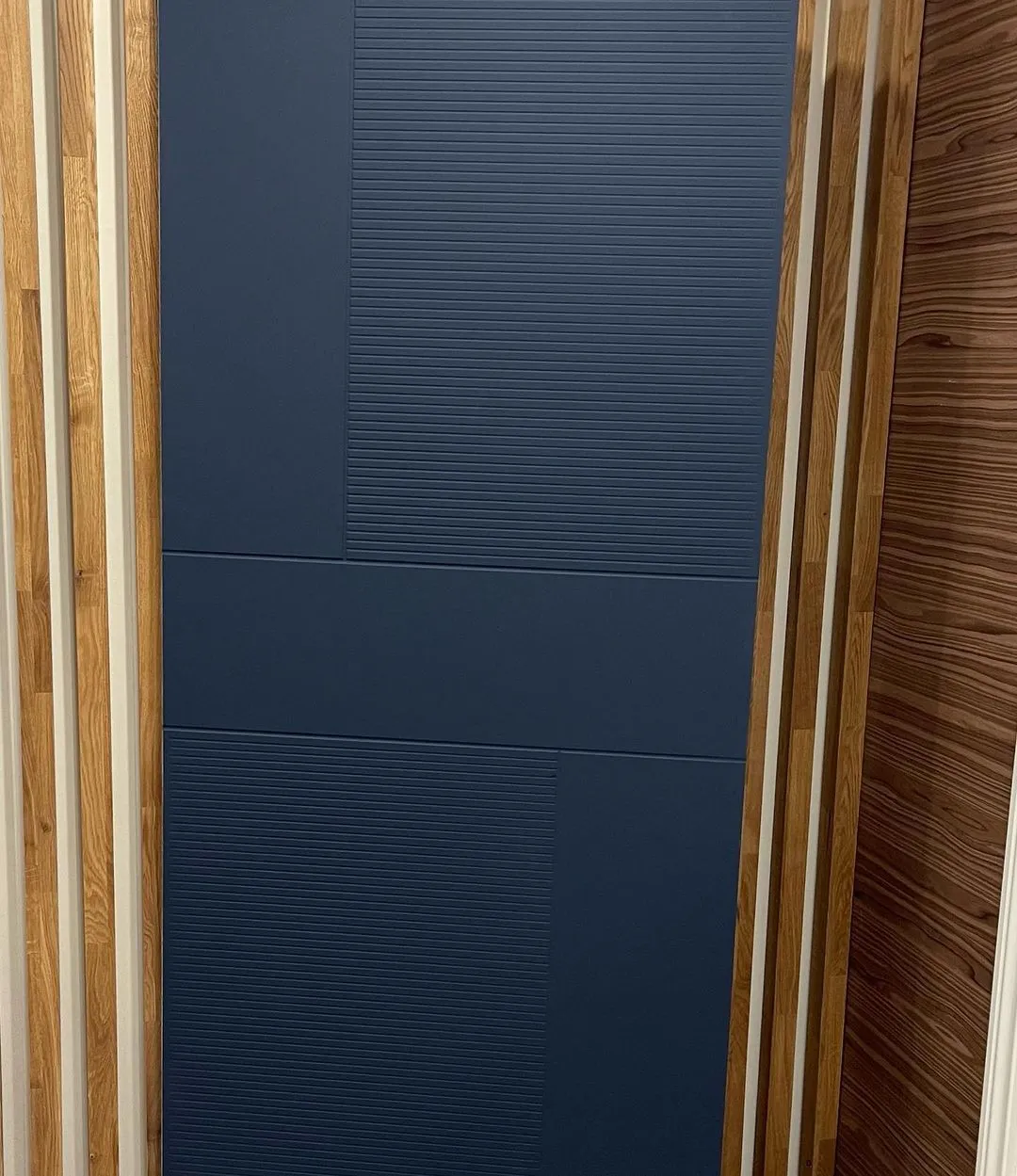 درب مدرن زرشکی شیاردار کد 30654 7 درب مدرن زرشکی شیاردار کد 30654