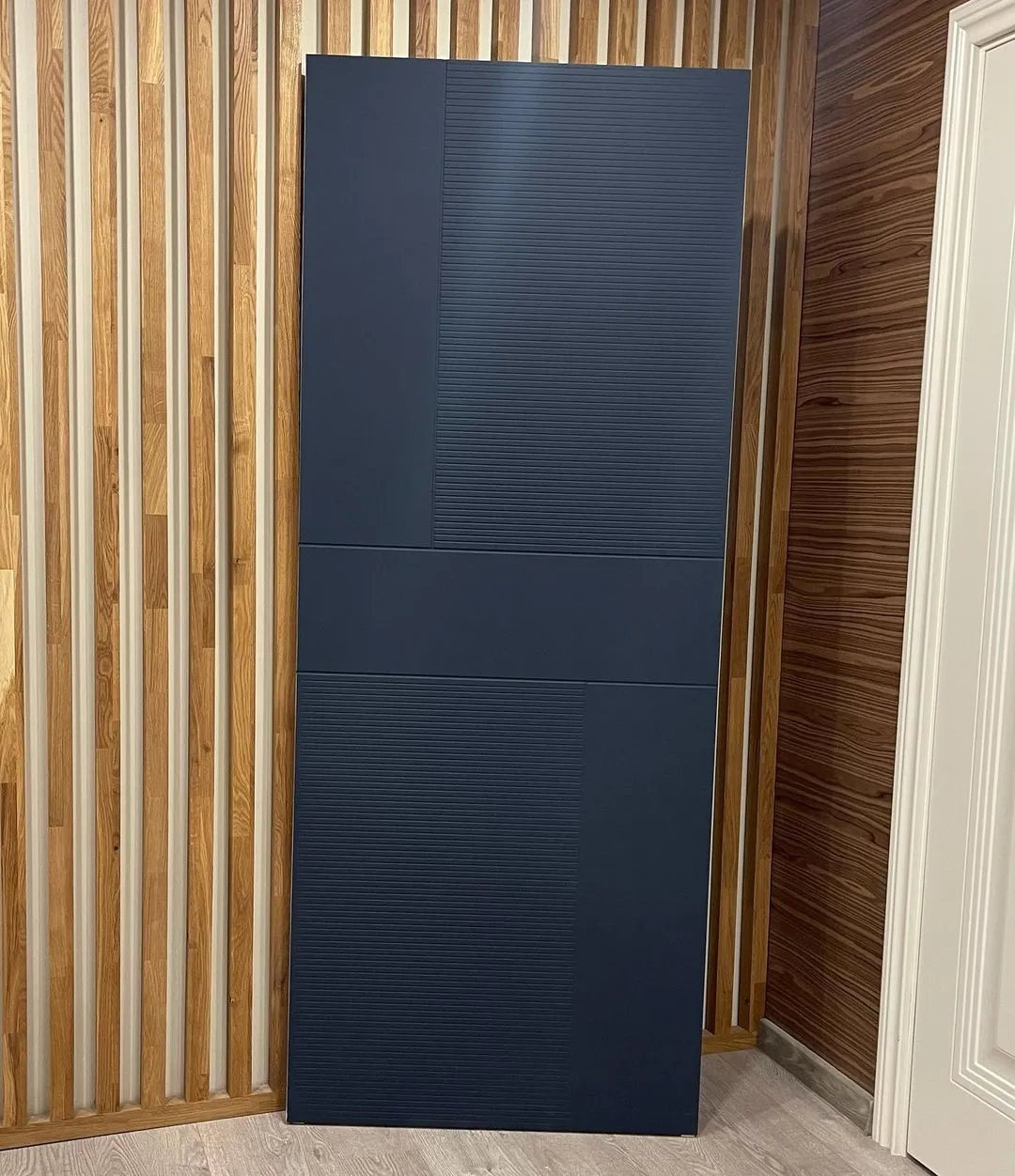 درب مدرن زرشکی شیاردار کد 30654 5 درب مدرن زرشکی شیاردار کد 30654