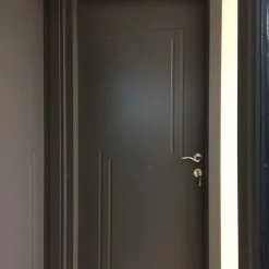 درب داخلی تیره مدرن MDF با طرح مینیمال | خرید درب اتاق مدرن از فانوس دیزاین