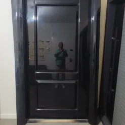 درب مشکی براق مدرن | طراحی خاص و مقاوم در برابر رطوبت