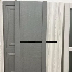 درب MDF خاکستری مدرن با شیار مشکی افقی