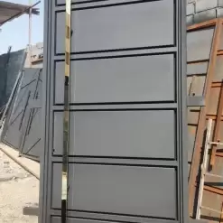 درب حیاط مدرن طوسی با دستگیره طلایی | تکلنگه مینیمال - کد 30185 3 درب حیاط مدرن طوسی با دستگیره طلایی | تکلنگه مینیمال - کد 30185