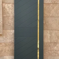 درب مدرن طوسی با نوار طلایی | درب لوکس طراحی خاص از فانوس دیزاین