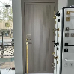 درب اتاقی مدرن طوسی با نوار طلایی مدل شیاردار