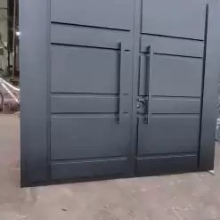 درب حیاط آهنی مدرن طرح کرکرهای عمودی با رنگ طوسی تیره - کد 30166 5 درب حیاط آهنی مدرن طرح کرکرهای عمودی با رنگ طوسی تیره - کد 30166