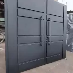 درب حیاط آهنی مدرن طرح کرکرهای عمودی با رنگ طوسی تیره - کد 30166 4 درب حیاط آهنی مدرن طرح کرکرهای عمودی با رنگ طوسی تیره - کد 30166