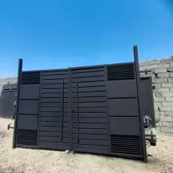 درب فلزی مدرن حیاط طرح شیار افقی | درب لوکس با رنگ مشکی مات - کد 30178 5 درب فلزی مدرن حیاط طرح شیار افقی | درب لوکس با رنگ مشکی مات - کد 30178