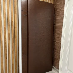 درب مخفی مدرن با پنل چوبی تیره