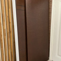 درب مخفی مدرن با پنل چوبی تیره