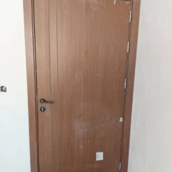 درب MDF گردویی مدرن | خرید درب داخلی با روکش طبیعی و طراحی مینیمال