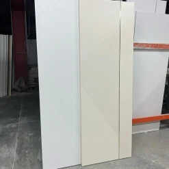 Modern white MDF room door with vertical strip 3 | فانوس دیزاین تولید کننده انواع درب اتاق ، ضد سرقت، درب ورودی و ضد آل