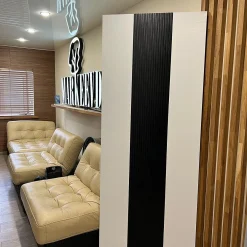 درب مدرن سفید با نوار مشکی