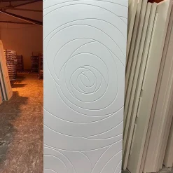 درب مدرن سفید طرح برجسته دایره‌ای