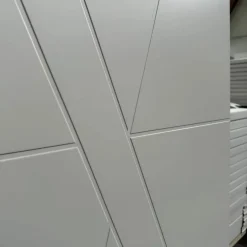 درب مدرن سفید با طراحی هندسی مینیمال کد 30318 7 درب مدرن سفید با طراحی هندسی مینیمال