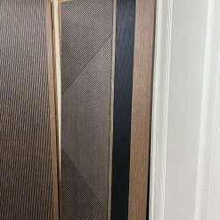 درب چوبی مدرن طرح شیار مشکی مدل گردویی