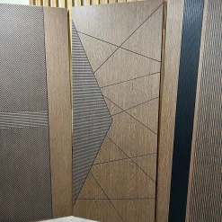 درب چوبی مدرن طرح شیار مشکی مدل گردویی