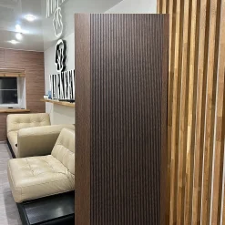 درب چوبی مدرن طرح شیار مشکی مدل گردویی