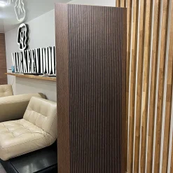 درب چوبی مدرن طرح شیار مشکی مدل گردویی