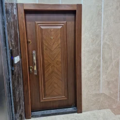 درب ضد سرقت کلاسیک مدل نرگس با روکش طبیعی گردو و چهارچوب پهن کد 30389 3 درب ضد سرقت چوبی مدل نرگس با روکش طبیعی گردو