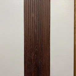 درب داخلی مدل وِرتیکال سفید با نوار قهوه‌ای