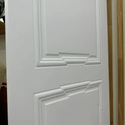 درب اتاقی MDF سفید مدل نئوکلاسیک طرح گوشه‌دار