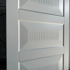 درب اتاقی MDF سفید طرح سه‌قاب با ابزار شیار عمودی